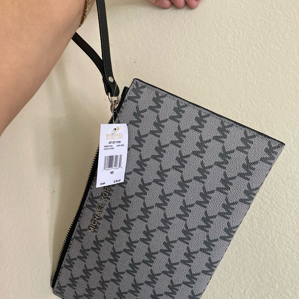 MICHAEL KORS 5PC SET - Picture 6 of 10